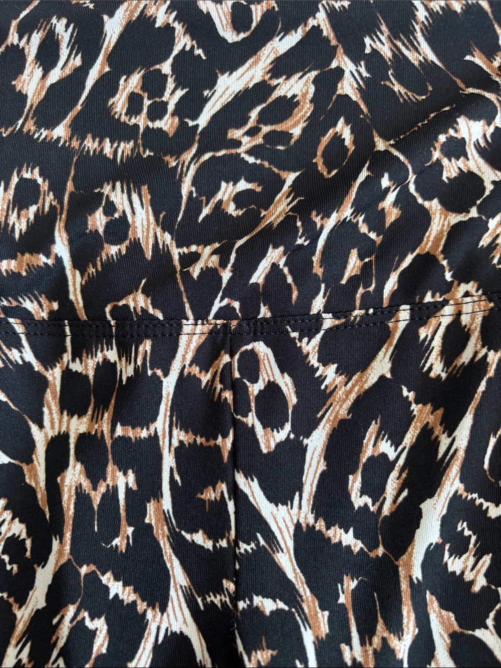 Lysse Black Leopard Print Leggings with Beige Accents - Picture 3 of 4